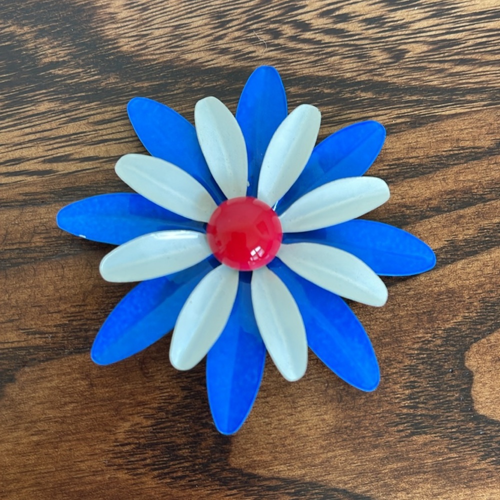 Retro Enamel Pin - Picture 3 of 3